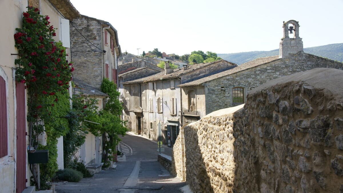Pourquoi ce bourg médiéval de Provence est en passe de devenir le nouveau coup de cœur de l’été