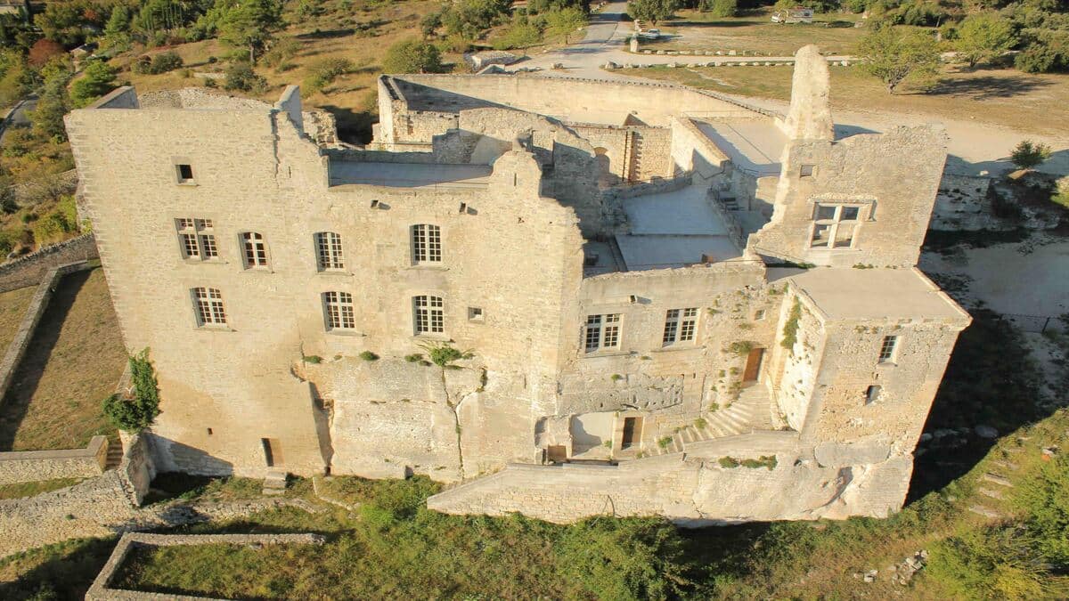 Ce château de Provence offre des vues panoramiques et des événements culturels à ne pas rater