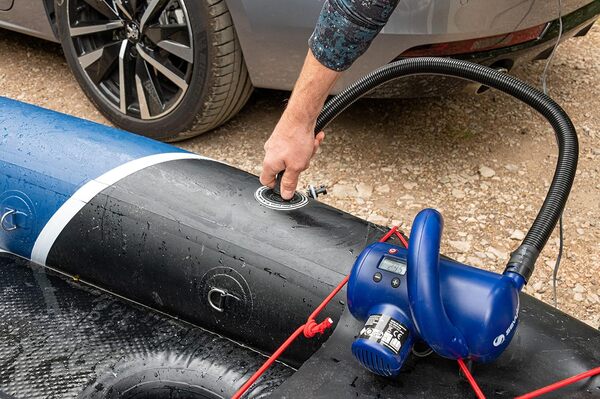 Sevylor Kayak Charleston - Kayak Gonflable pour 2 Personnes - Fond Haute Pression Drop Stitch - Canoë Robuste en PVC renforcé - avec Dry Pack, manomètre et aileron Amovible - Charge maximale : 196 kg