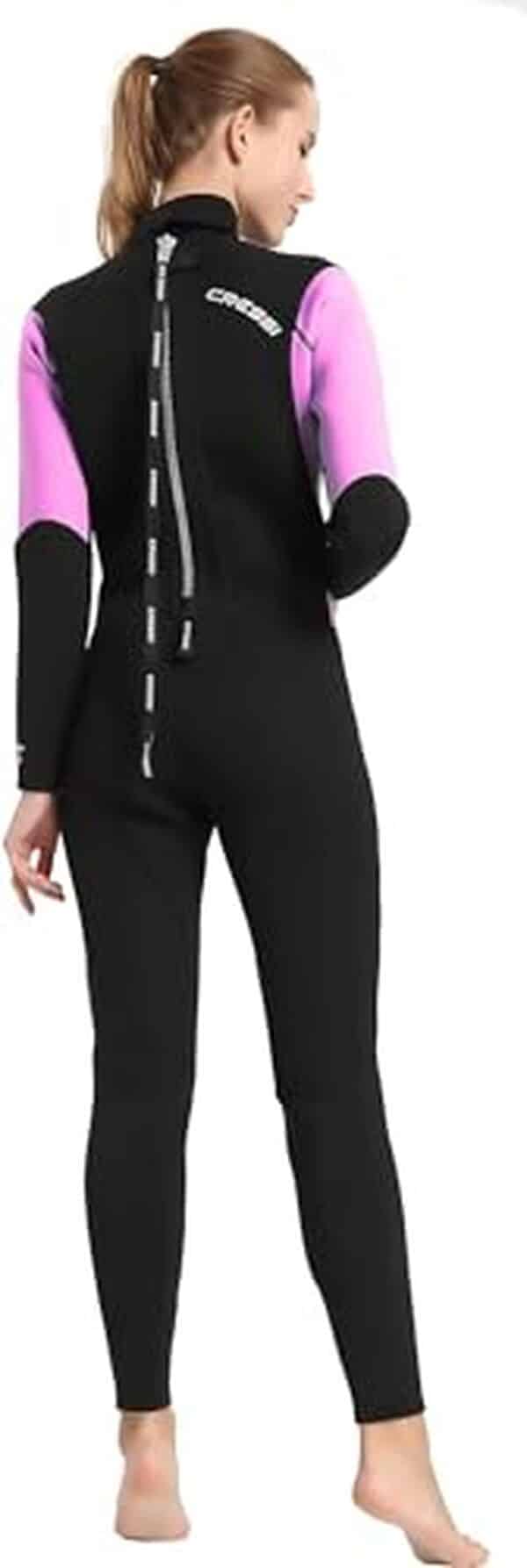 Plongez en toute confiance avec la combinaison Cressi Morea Lady S/2 : confort, style et innovation pour vos aventures sous-marines.