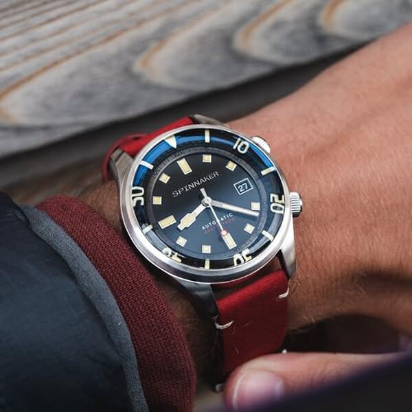 Découvrez notre analyse complète de la montre Spinnaker Bradner SP-5062-01 noire : caractéristiques, performances et rapport qualité/prix pour un choix éclairé