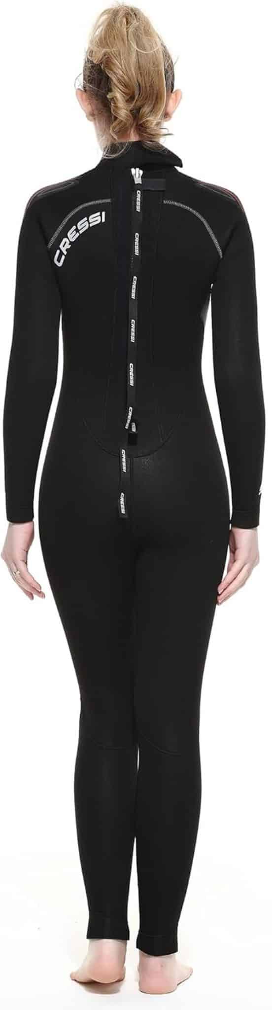 Découvrez le test complet de la combinaison Castoro Lady 5mm de Cressi : performance exceptionnelle, confort et sécurité pour toutes vos plongées sous-marines.