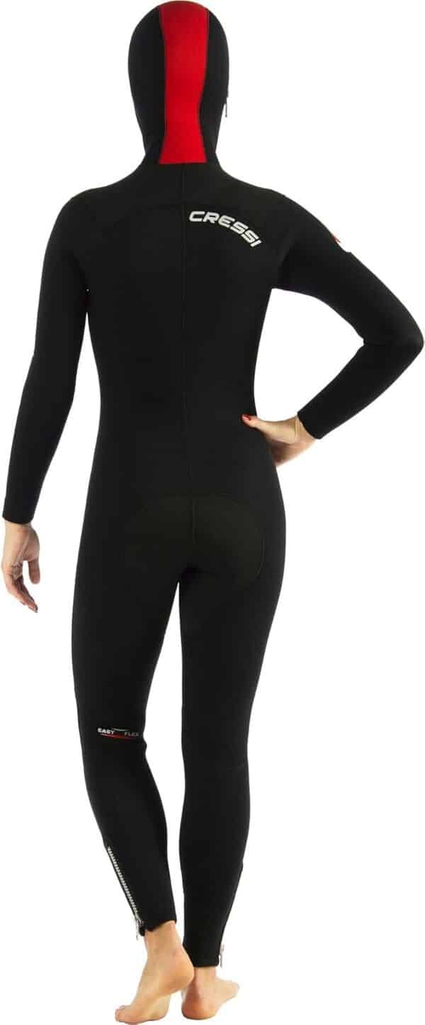 Explorez les profondeurs avec style grâce à notre test complet de la combinaison de plongée Cressi Diver Lady 7mm, conçue pour un confort et une protection optimaux.