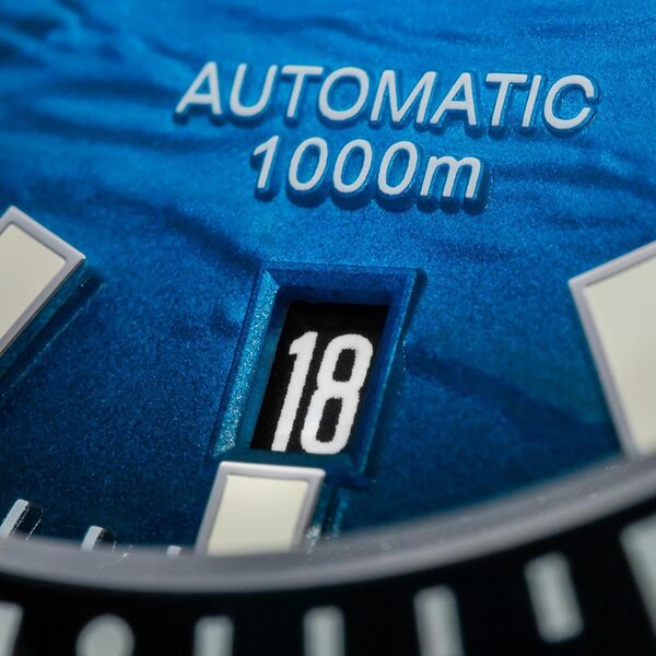 Explorez la montre ADDIESDIVE 2069 : conception robuste, idéale pour les passionnés de plongée et les amateurs de style sophistiqué.