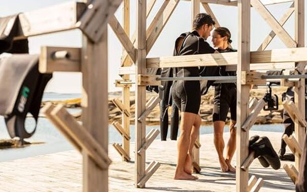 Découvrez notre avis sur la combinaison shorty étanche en 2, 5 mm pour homme taille L : test de confort, durabilité et étanchéité à l'épreuve des activités aquatiques.