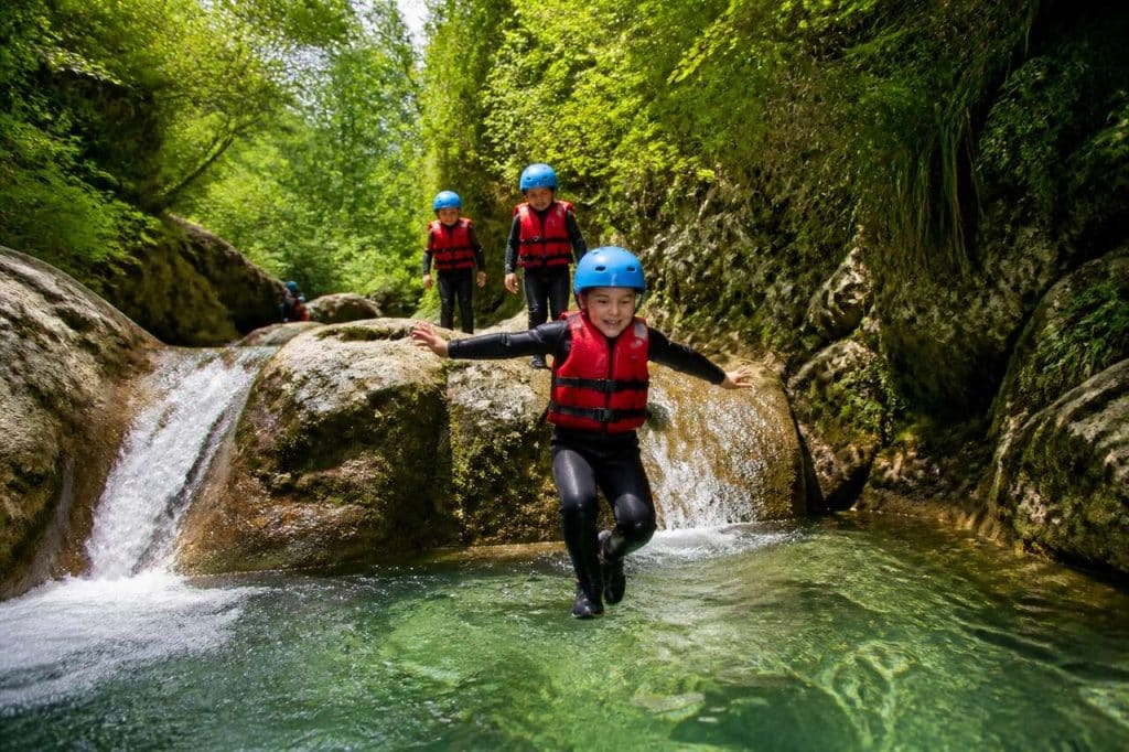 Canyoning pour enfants : à partir de quel âge commencer ?