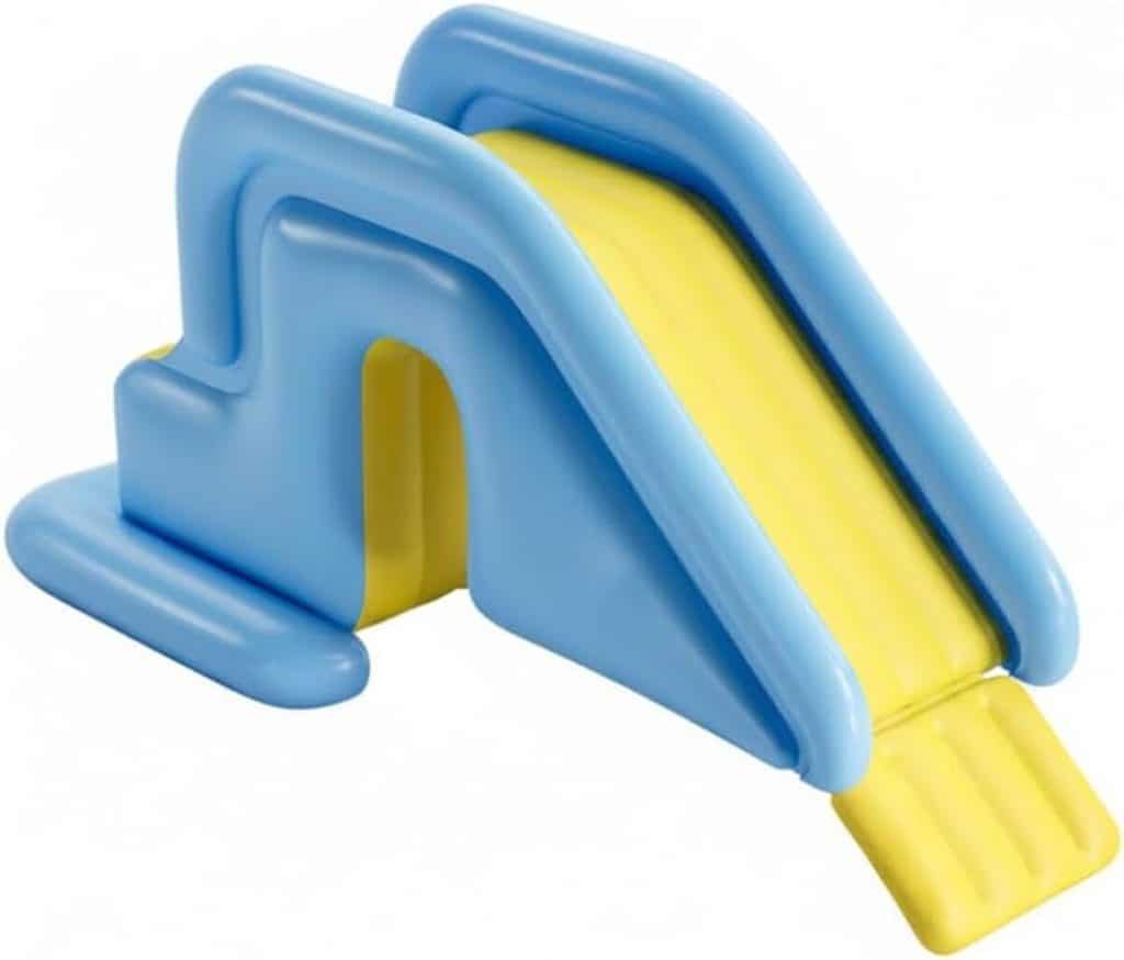 Test du toboggan de piscine gonflable bleu clair avec pompe à pied