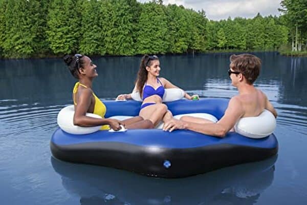 Découvrez notre test détaillé de l'île gonflable pentagone Bestway 43111 : confort, durabilité et praticité pour vos baignades en famille cet été.