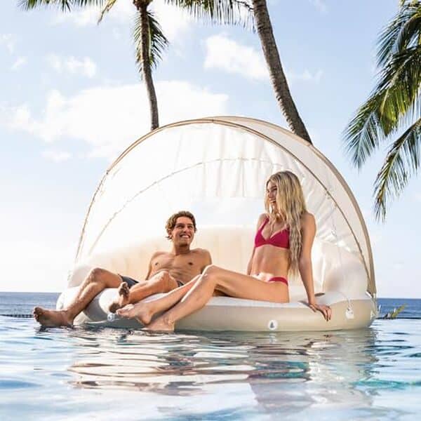 Découvrez notre avis complet sur le Lounge caraïbes Intex : confort, durabilité et détente assurée pour vos moments de relaxation en piscine et jardin.