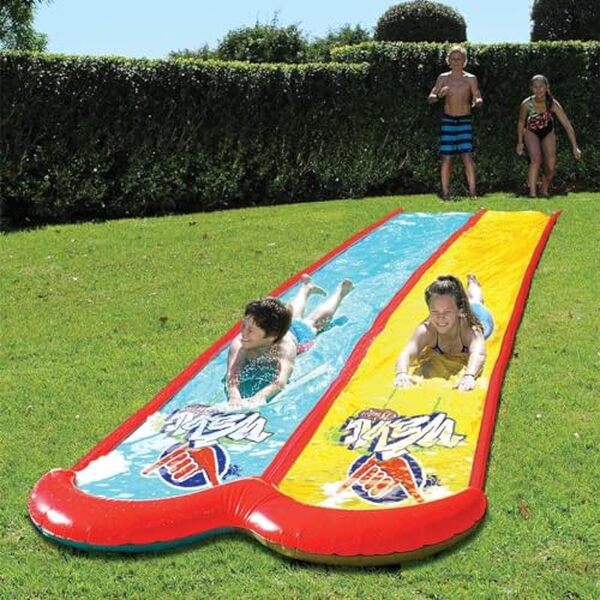 Découvrez notre test complet du Mega Slide Wahu : caractéristiques, avantages et avis sur cette piste de glisse aquatique idéale pour l'été en famille.