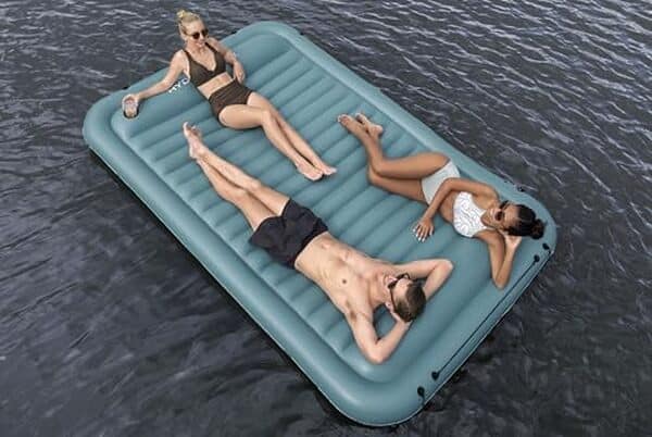 Découvrez notre test détaillé de la plateforme flottante Bestway Sun Soaker pour 4 personnes : caractéristiques, avantages et avis d'utilisateurs pour vos vacances en piscine. 