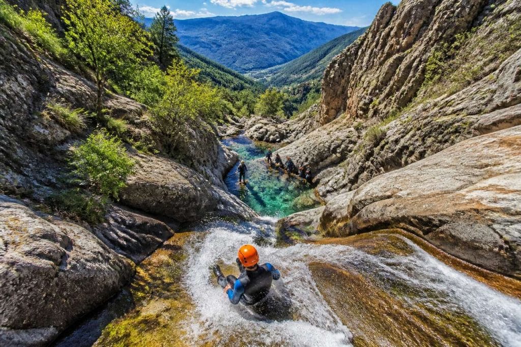 Canyoning sportif dans les Pyrénées-Orientales : guide des meilleurs parcours